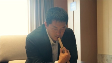 围棋世界冠军常昊为大家介绍两个居家锻炼的小妙招