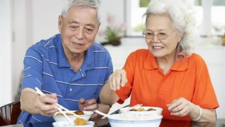 健康之路 吃冷饭还能降低血糖？别被骗了！