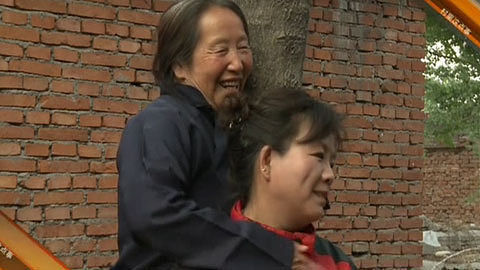 村里这点事 孙子儿媳盼老太死 女儿接走老太惹矛盾