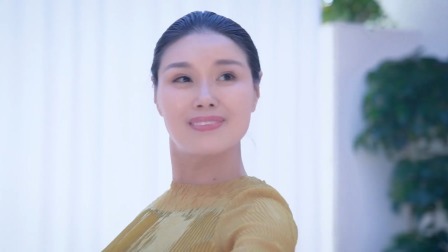 女人帮 2022 今天穿什么：一件连衣裙搭出不同风格