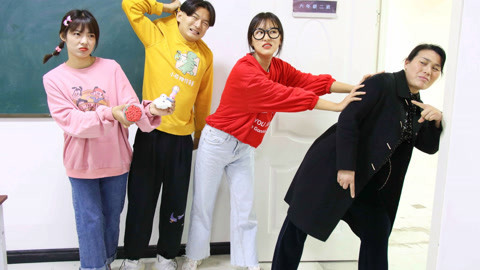 美女家务事 手工考试，老师让扔掉无关的东西，小晴竟把老师扔了出去！
