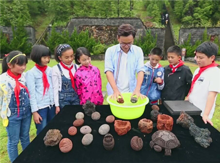 新闻大求真 石头放进水里可以浮起来吗？