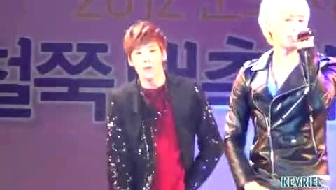 IU kiss&cry Neverland 军浦杜鹃花庆典开幕式 主Kevin 饭拍版 12/05/04-U-Kiss (UKiss)