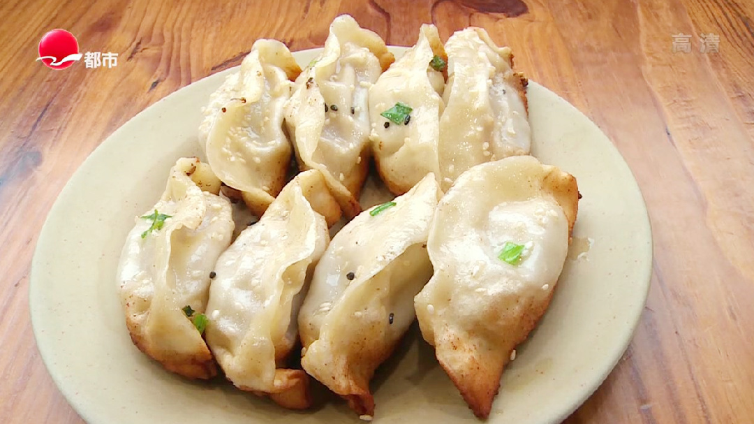 人气美食 24小时锅贴店 1天卖出四五十锅