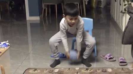保龄球比赛 不能出门也欢乐