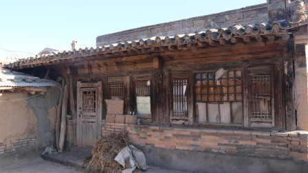 农村俗语“钱多不住东厢房，无钱不与娘家忙”，有何意思？