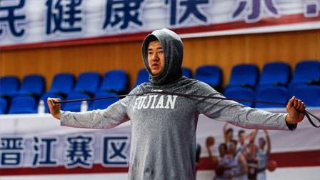 何重达：面对辽宁队又没包袱 一点一滴的从防守做起
