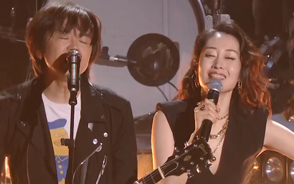 刘敏涛携手新裤子在线蹦迪！