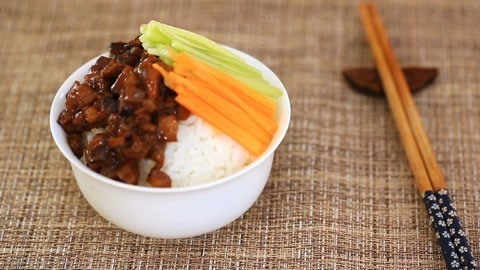 迷迭香 轻松俘获全家胃的炸酱饭