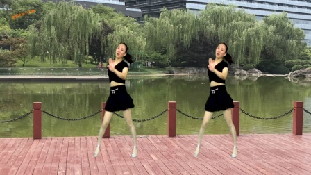 蓝莓思洁广场舞 网红情歌《慢慢悠悠的开》时尚步子舞 好看易学