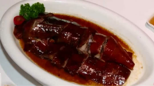人气美食 巨鹿路人气面馆 麻酱拌面小牛汤是标配
