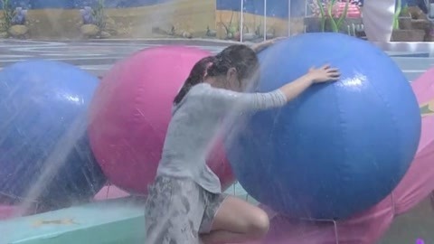 男生女生向前冲 第十四季 美女大学生第一关惨落水