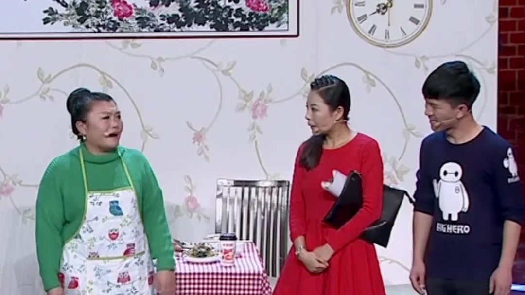 小翠摘下龅牙演绎愣媳妇上门