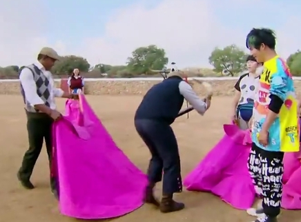 大张伟“血溅”斗牛场