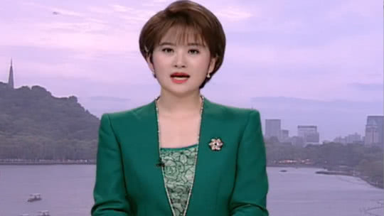 1818黄金眼 睡觉眼睛闭不上 “颜控”客服很“积极”