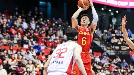 体育24小时速递 世预赛-周琦24+12&伤退 郭艾伦24+4 中国大胜日本