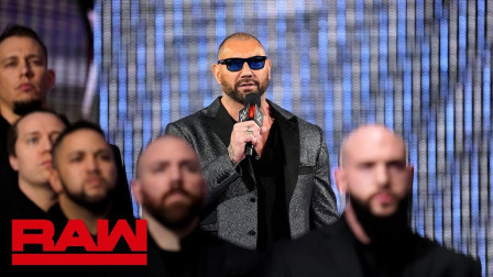 WWE RAW 2019 【RAW 03/11】野兽巴蒂斯塔带着一众黑衣保镖 现身直面HHH