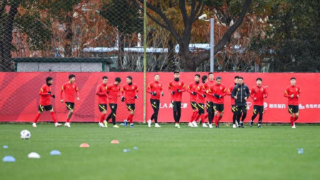 中国男足冲击2022世界杯 外媒预测：国足1-2不敌日本队 武磊、张玉宁、阿兰先发