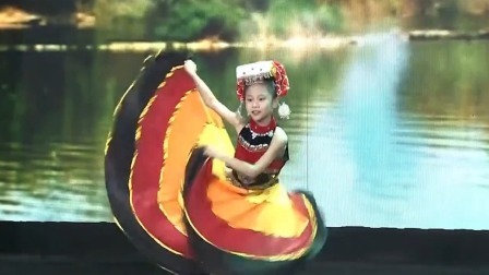 三年级小姑娘博学多才，绘画钢琴与击剑游泳无所不能