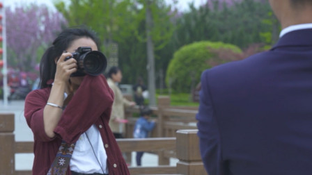 她只有一只手，却是地球旅行者、独立摄影师
