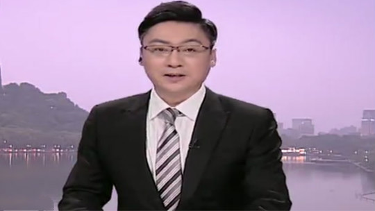1818黄金眼 车站地铁花坛旁 全民观看大阅兵