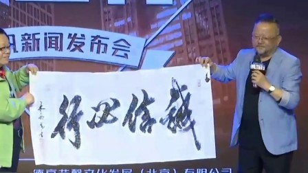 嘻嘻娱乐 2017 11月 69岁王刚小20岁妻子近照曝光 太有气质了 171124