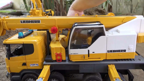 沾满泥土的积木