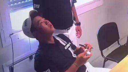 韩国高尔夫选手错失奖牌或难逃服兵役命运 在休息室内仰面哭泣