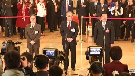 2019全国两会：中国&middot;加速度 十三届全国人大二次会议即将开幕，“代表通道”开启，集体采访全国人大代表