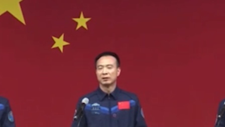 @所有人 费俊龙：年龄最大乘组仍保持青春状态，毛笔书法也在进步