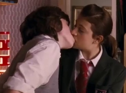 哪些小信号暗示她想接吻？