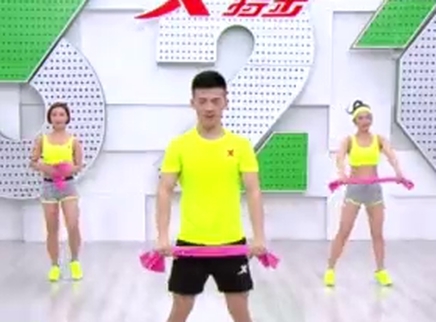 321动起来 何炅私教带你做毛巾操