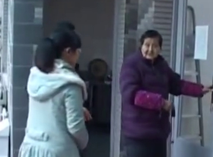 湖南省广播电视优秀视频 百名老人争一张床