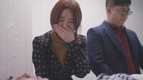 内涵神评论 痛苦！美女野外怒送一血