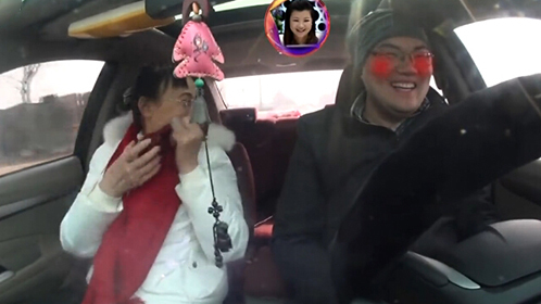 中国式求婚 准女婿在丈母娘家上演“提亲大作战”