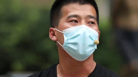 向前一步 垃圾分类矛盾重重困惑多 垃圾桶离太近住户难忍恶臭