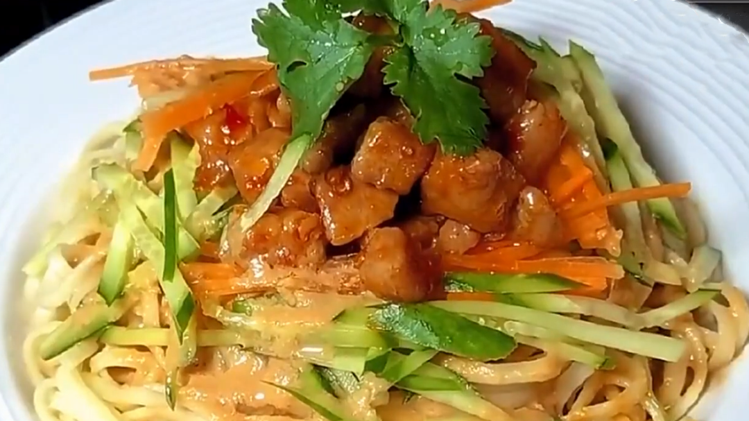 人气美食 上海老味道冷面 辣肉丁浇头咸香开胃