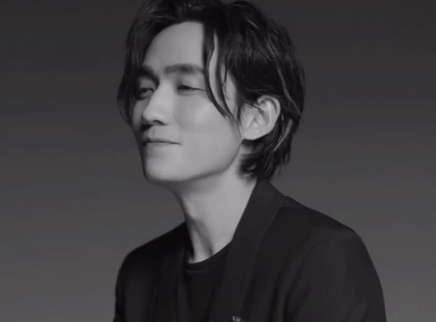 音乐集装箱 弹钢琴的朱一龙