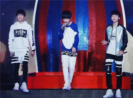 娱乐急先锋 TFBOYS小年夜舞动青春