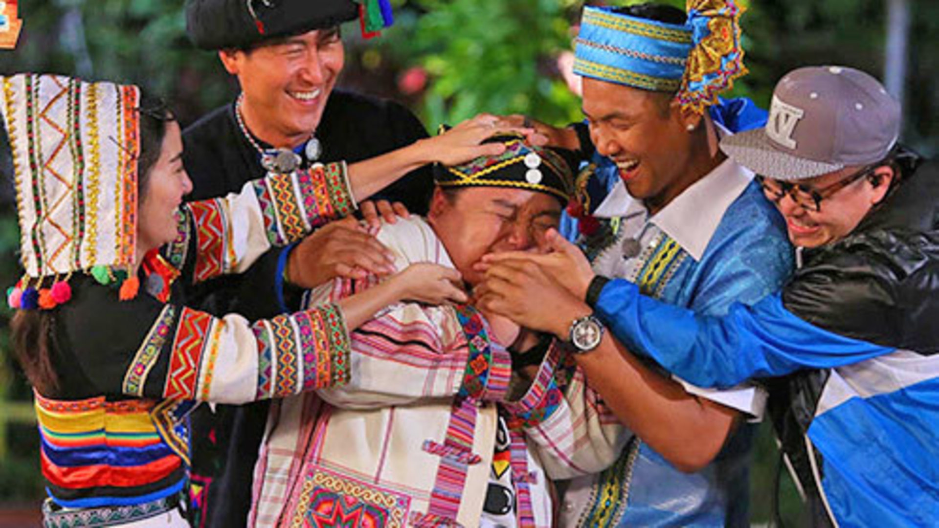 第7期：黑人被惩罚与美女同睡帐篷