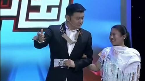 故事中国 周末版 “仙女”王守英大胆设计自制服装 送鸥哥“黄金”纸项链