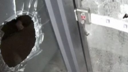为躲老婆半夜砸完ATM机又拿警车泄愤：我就想坐牢