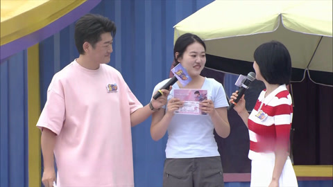 趣味赛道选手频频落水 礼物专场小故事超暖心