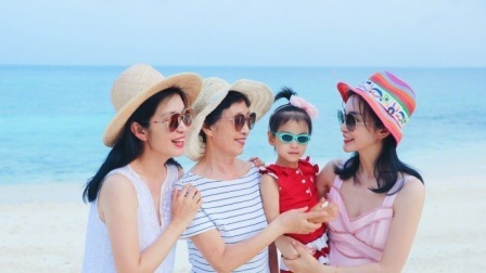土豆娱乐快报 2018 2月 李冰冰晒全家福 三代同堂娇美如花