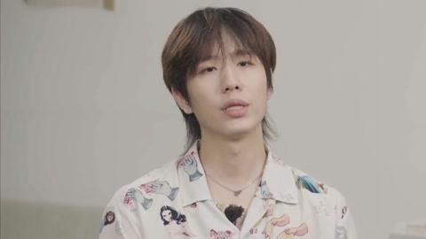 北漂逐梦演艺圈母亲苦劝无果 男孩为母亲准备演唱会