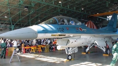 环球火力点 日本F2“星战机器人”
