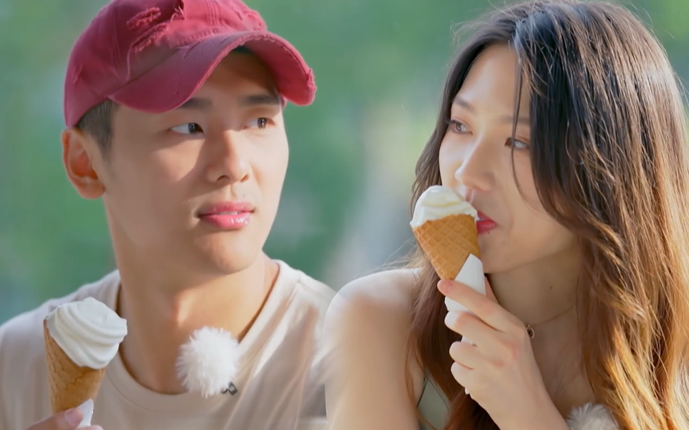 UP主谈恋爱要“三连”?小黑星月相爱相杀