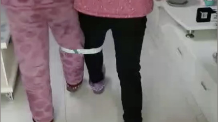 我和妞妞在做运动