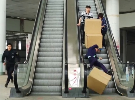 新闻大求真 手扶电梯为何不能当货梯用？
