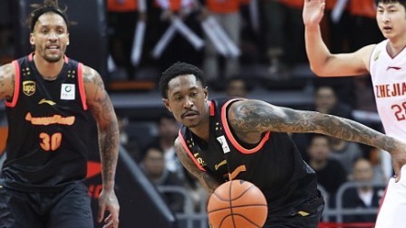CBA 18/19赛季 广东VS浙江第三节：马尚科比附体王奕博神奇三分，三节广东82-61领先21分